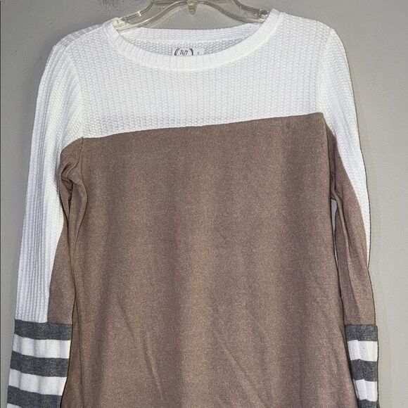 Maurices Cream and Brown Long Sleeve T-Shirt - Picture 5 of 10